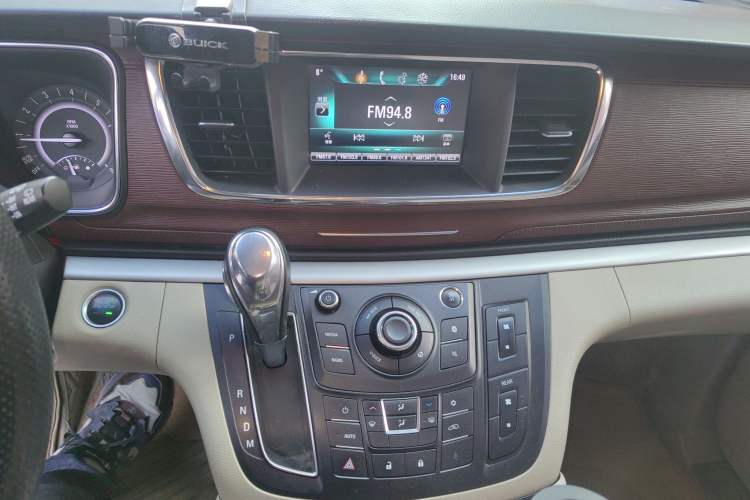 Used Buick GL8 2018 28T Luxury Model China VI Standard Audio And AC Panel