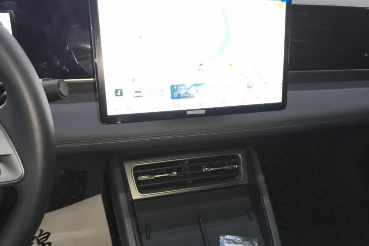 Used BYD Qin L 2025 DM-i Smart Drive 80KM Leading Model Audio And AC Panel