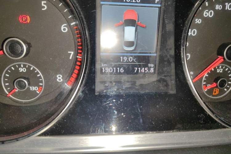 Used Volkswagen FAW-Volkswagen CC 2012 2.0 TSI Luxury Model Odometer Close Up