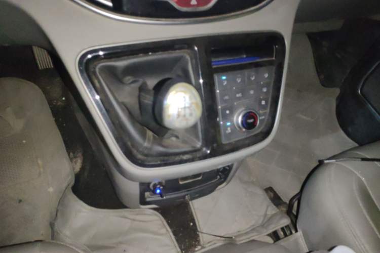 Used JAC Refine M4 2016 2.0L Manual Luxury Smart Version
