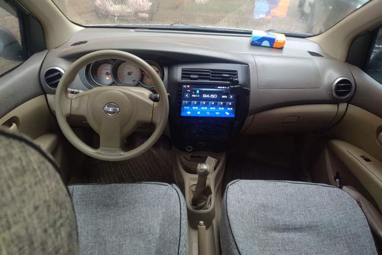 Used Nissan Livina 2010 Jingyue Edition 1.6L Manual All-Around Model
