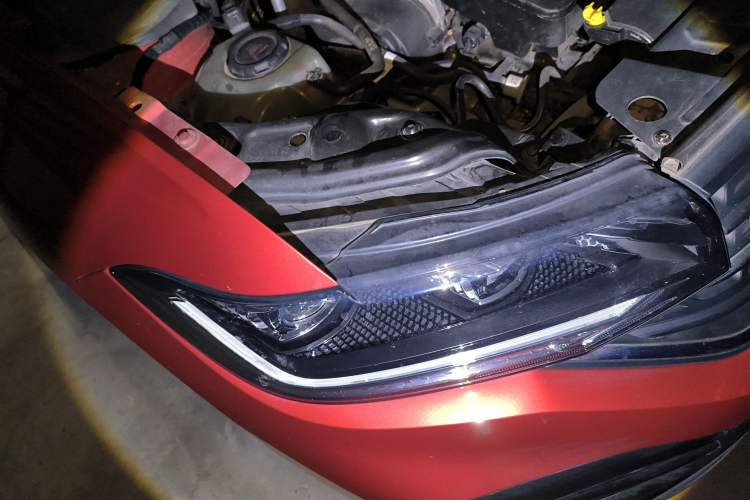 Used Volkswagen Tacqua 2020 1.5L Automatic R-Line Right Front Headlight