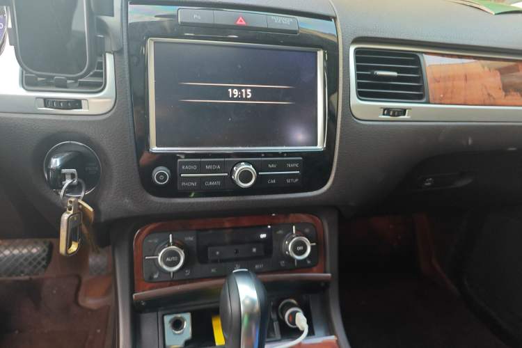 Used Volkswagen Touareg 2011 3.0 TSI Comfort Version
