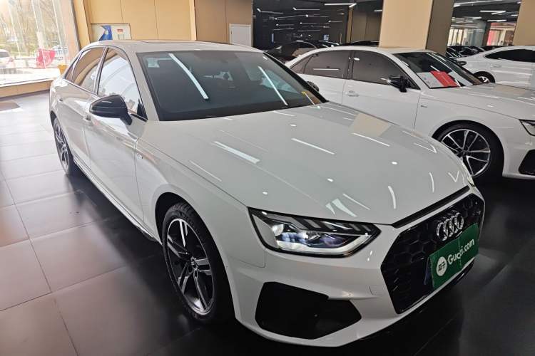 Used Audi A4L 2022 40 TFSI Luxury Dynamic Model Front Right 45 Deg