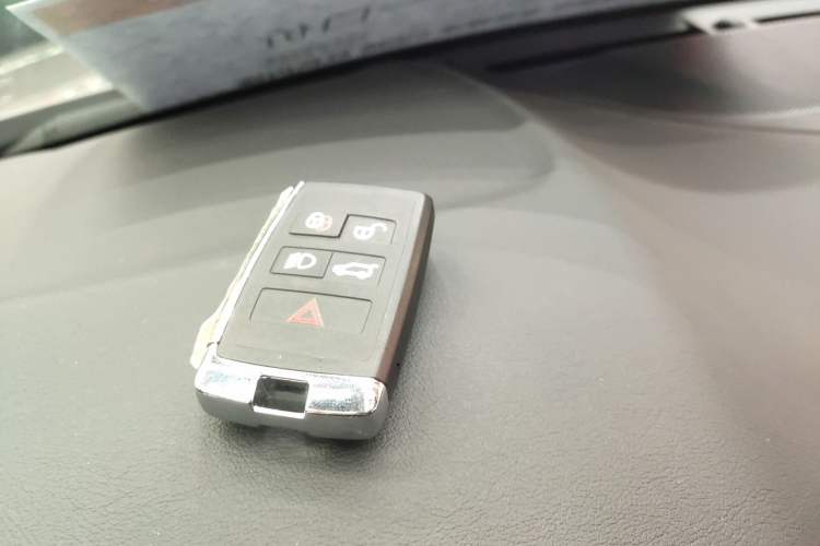 Used Jaguar E-PACE 2024 Youth Sports Edition R-DYNAMIC
