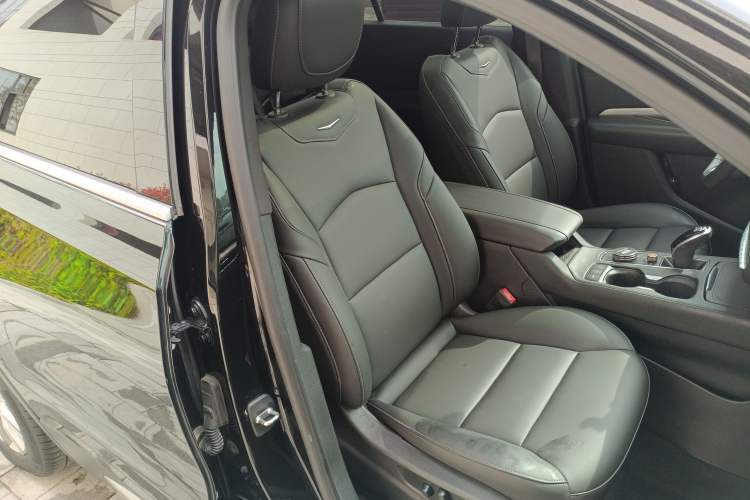 Used Cadillac XT4 2020 28T Two-Wheel-Drive Leading Version
