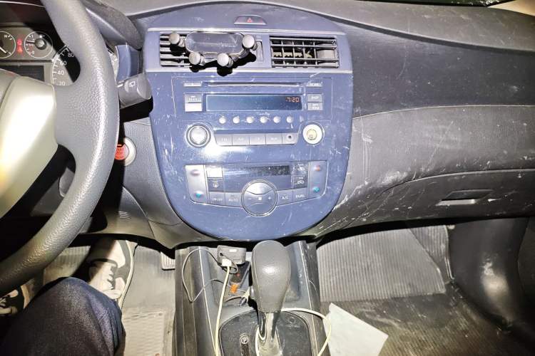 Used Nissan Tiida 2011 1.6L CVT Smart Version
