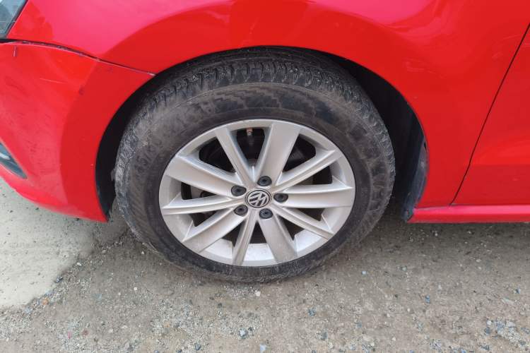 Used Volkswagen Polo 2014 1.4L Automatic Comfort Edition Left Front Wheel Hub