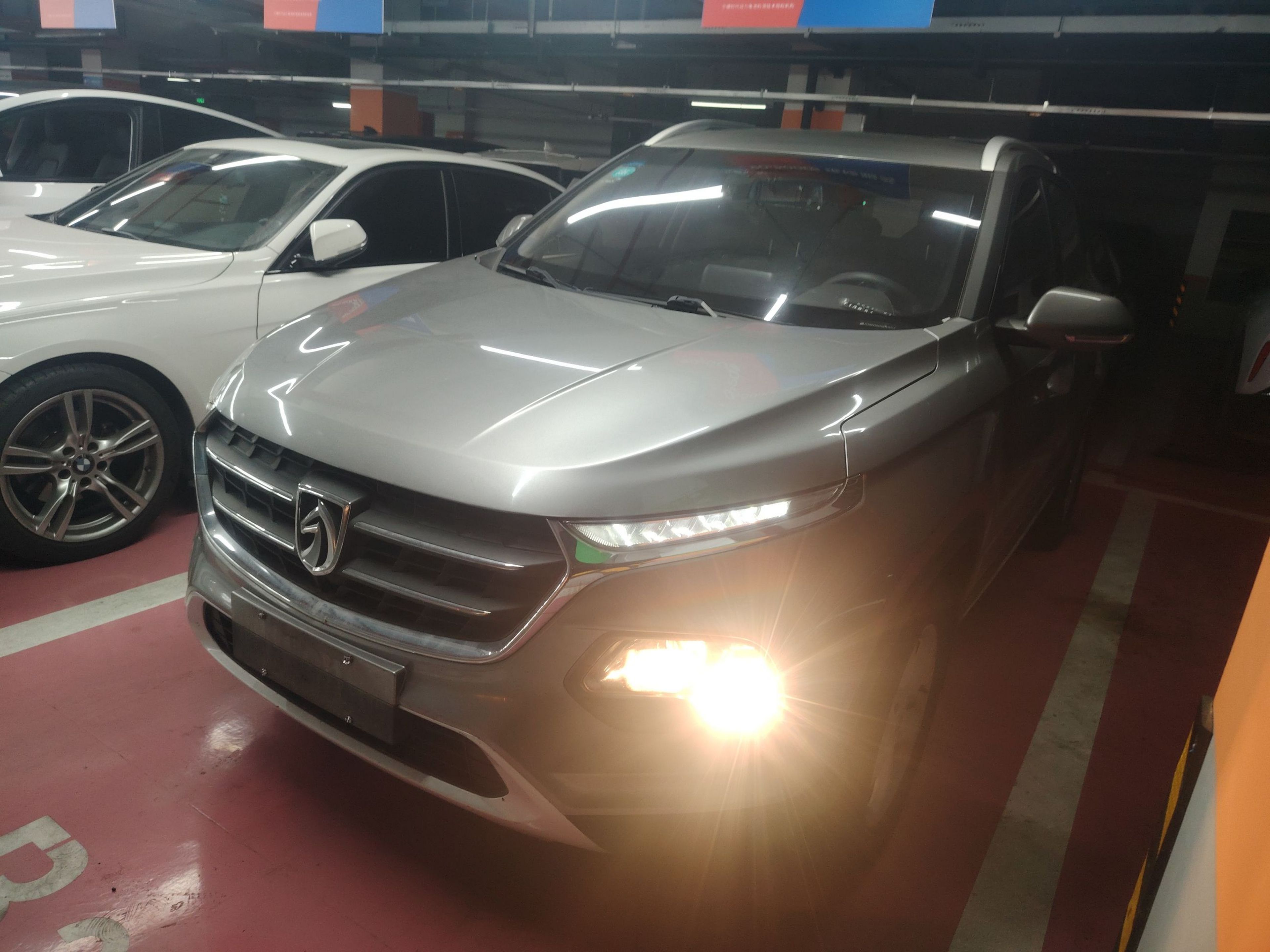 Под передней частью автомобиля