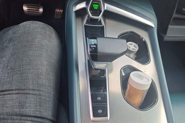 Used MG 7 2023 2.0T Automatic Hunter Luxury Edition Gear Lever