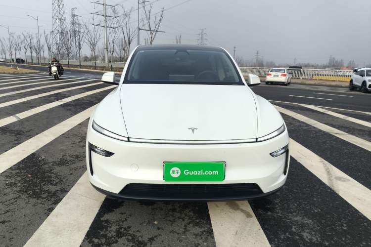 Used Tesla Model Y 2025 Long-Range All-Wheel-Drive Version