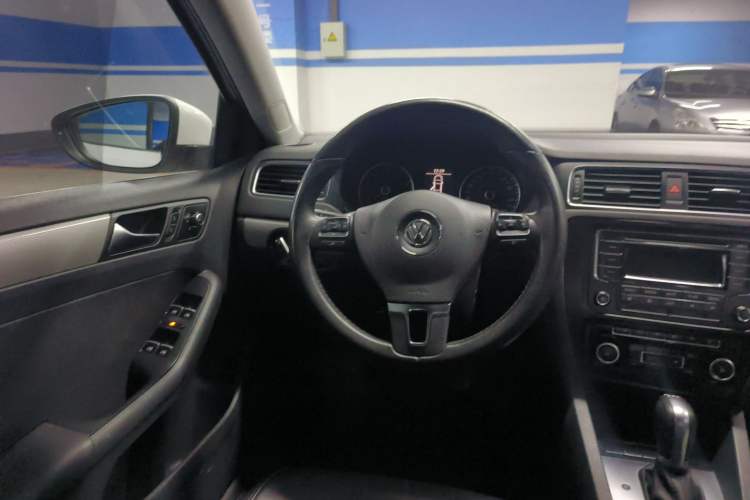 Used Volkswagen Sagitar 2014 1.4TSI Automatic Luxury Model Steering Wheel