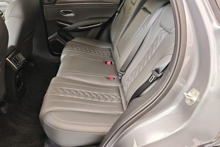 Used BYD Song L DM-i 2025 Intelligent Driving Version 160 km Excellence Edition Left Rear Seat