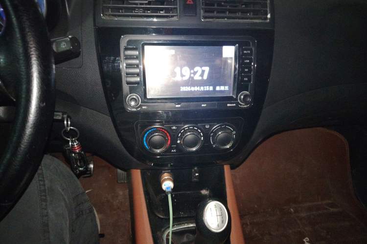 Used FORTHING Joyear X5 2013 1.6L Manual Luxury Model China IV Standard Audio And AC Panel