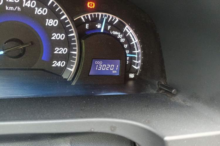 Used Toyota Camry 2015 2.0G Premier Edition Odometer Close Up