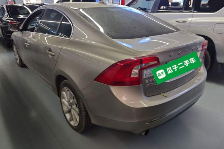 Used Volvo S60 2015 S60L 2.0T Zhiyuan Edition
