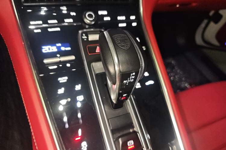 Used Porsche Panamera 2023 Panamera Executive Long Wheelbase Platinum Edition 2.9T Gear Lever