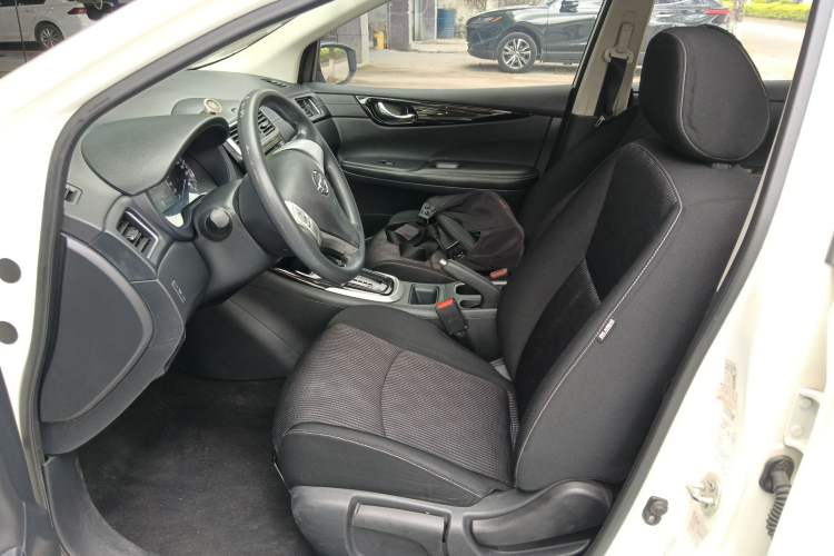 Used Nissan Tiida 2016 1.6L CVT Cool Dynamic Edition
