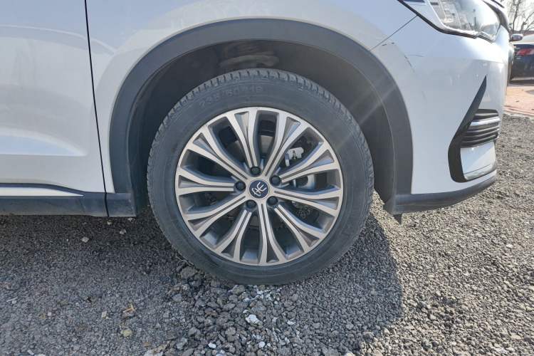 Used BYD Song Pro New Energy 2022 DM-i 110km Flagship Pro Model Right Front Wheel Hub