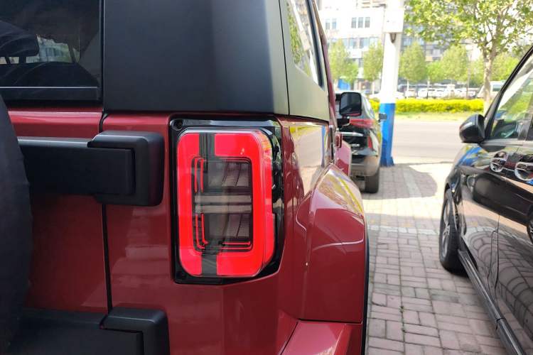 Used BAIC Off-Road BJ40 2020 2.0T Automatic Four-Wheel Drive Urban Hunter Edition Chivalrous Type Right Rear Taillight