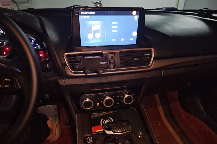 Used Mazda Mazda 3 Axela 2017 Sedan 1.5L Automatic Comfort Model Emission Standard China V
