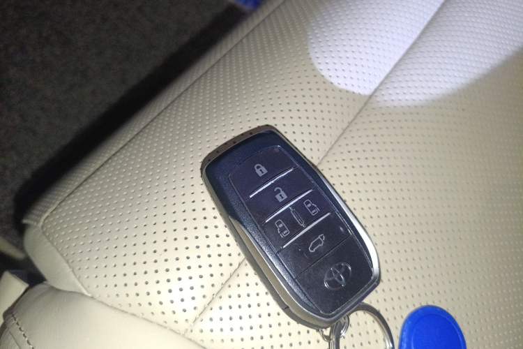 Used Toyota Alphard 2015 3.5L Prestige Edition Vehicle Key