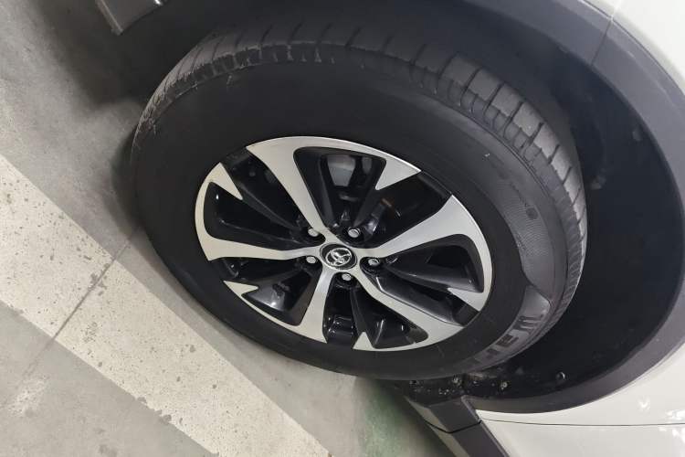 Used Toyota RAV4 2016 2.0L CVT Two-Wheel Drive Fashion Edition China V Standard Exterior 4