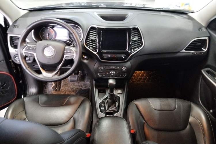 Used Jeep Cherokee 2019 2.0T Two-Wheel Drive Smart Enjoyment Version China VI