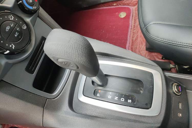 Used Ford Fiesta 2013 Hatchback 1.5L Automatic Fashion Edition Gear Lever