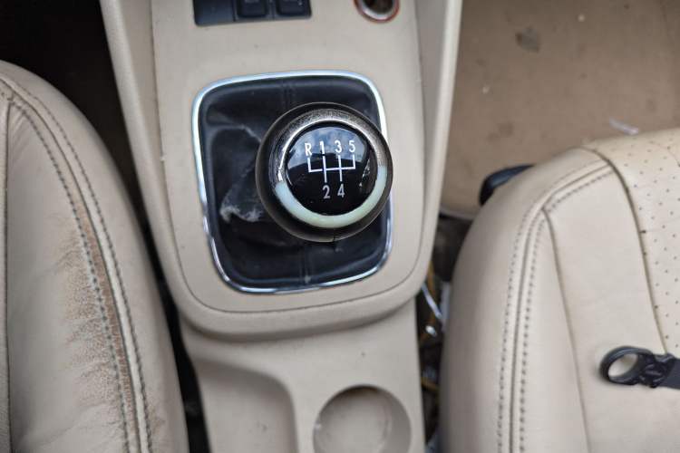 Used Volkswagen Bora 2012 1.6L Manual Comfort Model Gear Lever