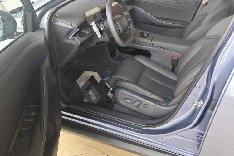 Used Nissan N6 2026 Model 180 Max Driver Seat