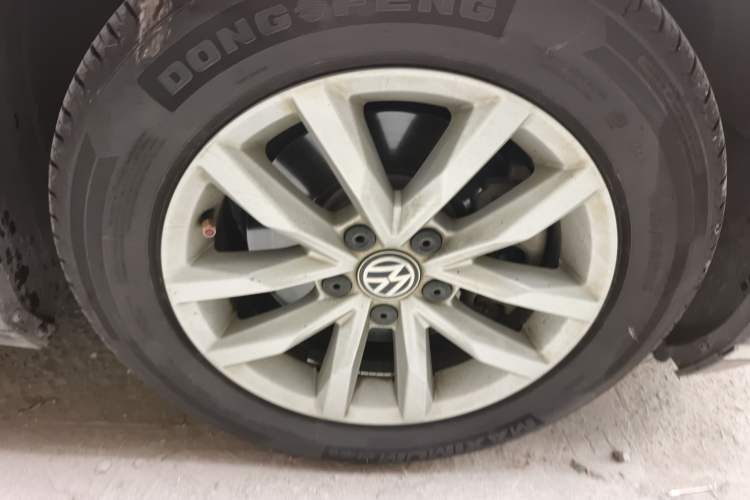 Used Volkswagen Magotan 2020 280TSI DSG Comfort Edition Right Front Wheel Hub