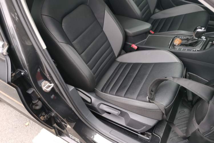 Used Volkswagen Sagitar 2021 280TSI DSG Comfort Connect Edition Right Front Seat