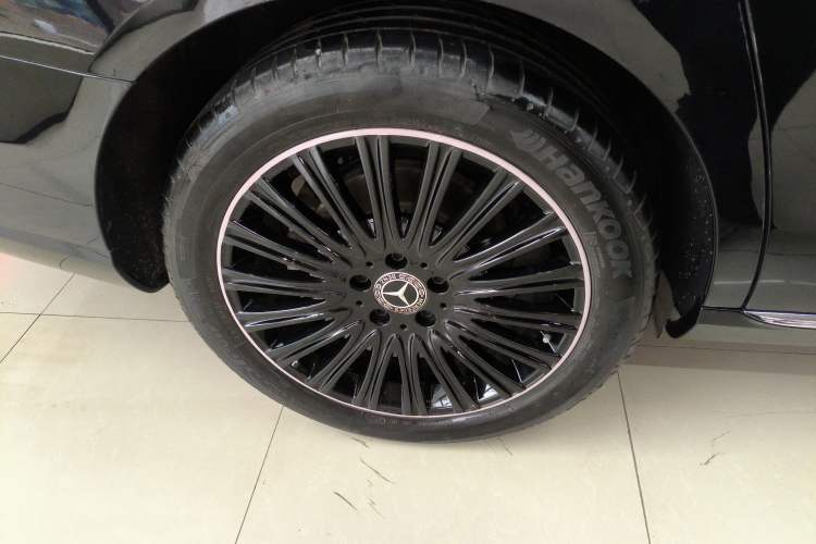 Used Mercedes-Benz E-Class 2022 Updated E 300 L Stylish Edition Right Rear Wheel Hub