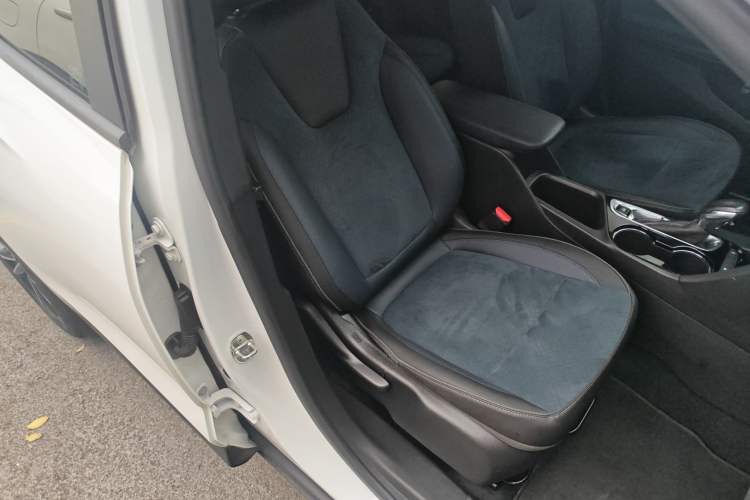 Used Buick Encore GX 2020 20T CVT Two-Wheel Drive Luxury Version Right Front Seat