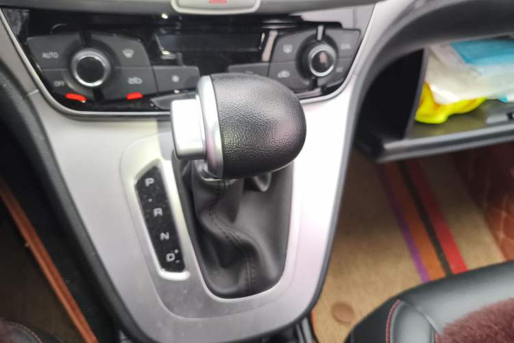 Used Haval M6 2019 1.5T DCT Two-Wheel Drive Value Edition China VI Standard Gear Lever
