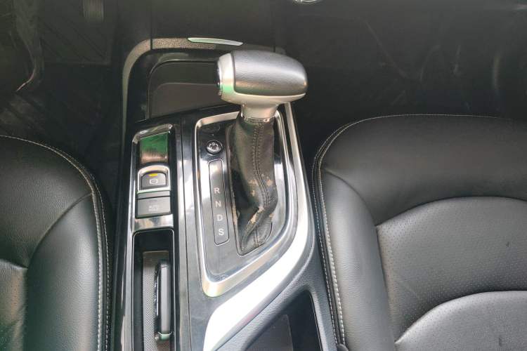 Used GAC Trumpchi GA6 2016 235T DCT Luxury Edition Gear Lever