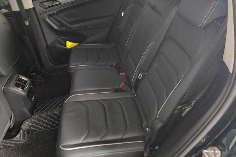 Used Volkswagen Tiguan L 2020 330TSI Automatic Two-Wheel Drive R-Line Flagship Version China VI Standard Left Rear Seat