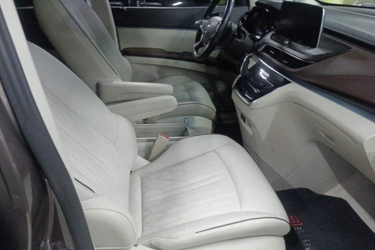 Used Buick GL8 2022 Land Business Class 652T Luxury Model Right Front Seat