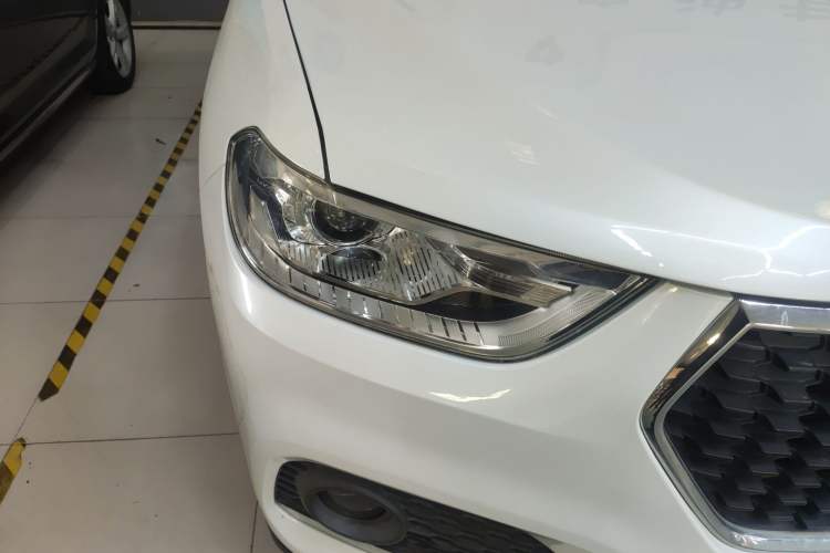 Used Haval H2 2017 Blue Label 1.5T Manual Two-Wheel Drive Luxury Model Right Front Headlight