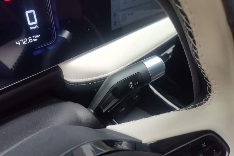 Used Geometry E Firefly 2024 401 km Fluorescent Gear Lever