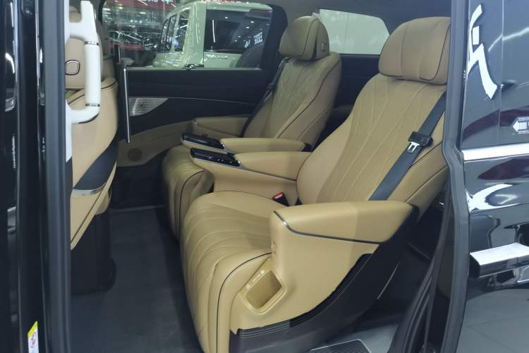 Used Denza D9 2024 DM-i 980 Four-Wheel Drive Flagship Model