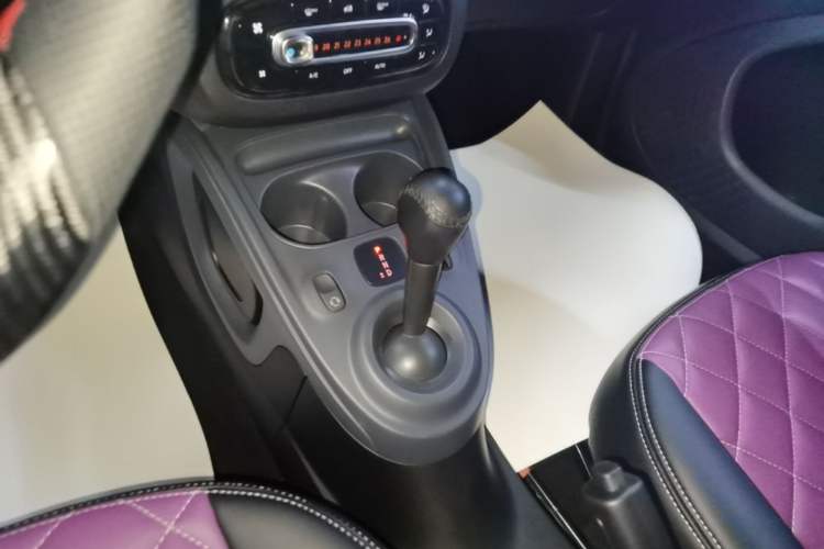 Used smart fortwo 2018 1.0L 52kW Hardtop Dynamic Version China V
