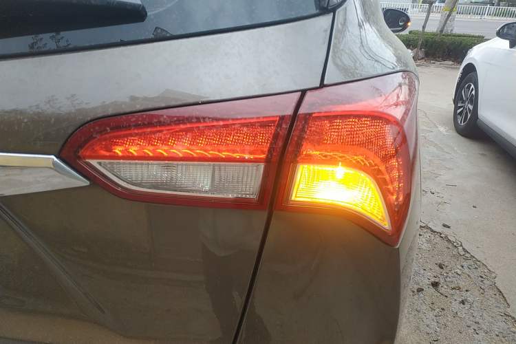Used Buick Envision 2019 20T Two-Wheel Drive Elite Version China V Standard Right Rear Taillight