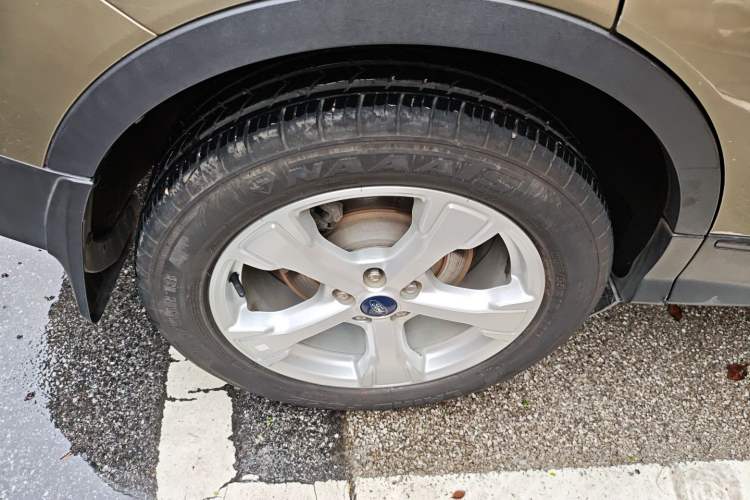 Used Ford Kuga 2017 EcoBoost 180 Two-Wheel-Drive Tiger Leap Model Right Rear Wheel Hub