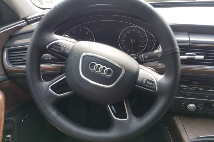 Used Audi A6L 2018 30th Anniversary Edition 45 TFSI quattro Luxury Model
