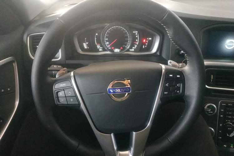 Used Volvo V60 2015 T5 Zhiya Edition
