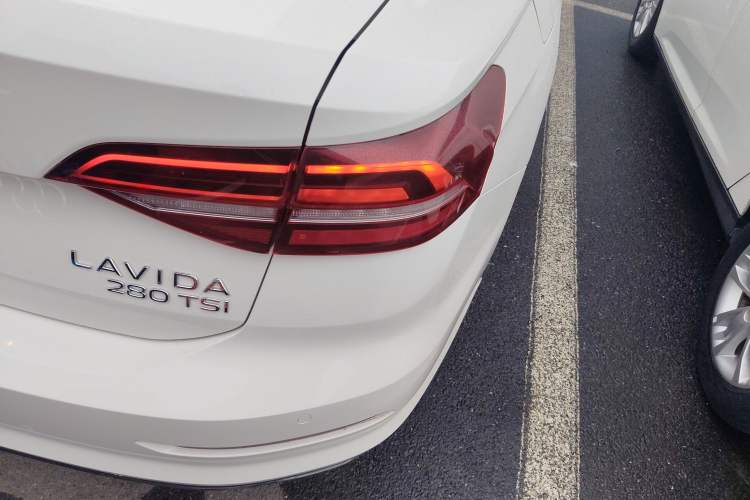 Used Volkswagen Lavida 2022 280TSI DSG Comfort Edition Exterior 3