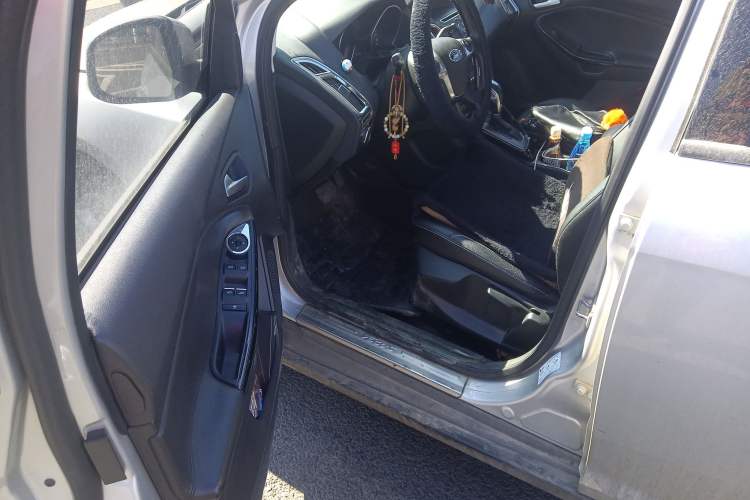 Used Ford Focus 2012 Sedan 1.6L Automatic Fashion Edition