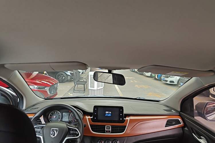 Used Baojun 730 2019 1.5L Manual Fashion Model 7-seater National V
